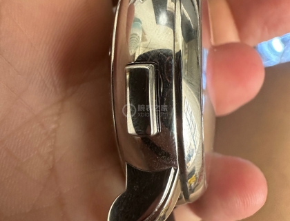 左侧是单键计时按钮，按一次开始计时，按第二次停下，按第三次归零。