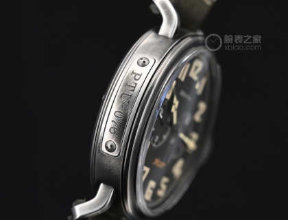 左侧字母PILOT TON-UP