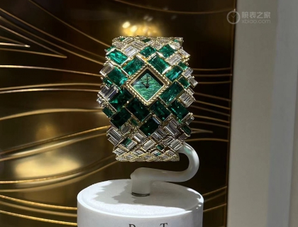 据sa小姐姐说是今年的镇馆之宝，1900多万，天呐，实在是太美了，价格也真是够夸张的