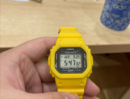 试一下黄色表带，好看但是很硬