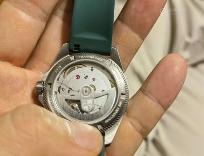 表耳间距其实比20mm小了半mm，无法使用快拆生耳，换成开关生耳