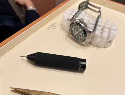 在专卖店试表