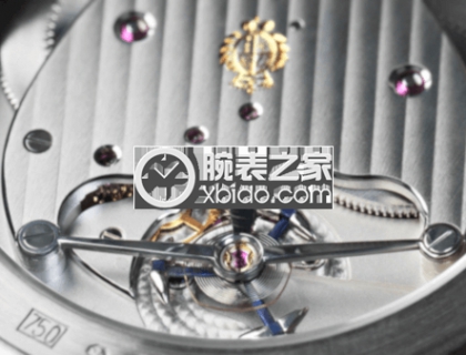 为摆轮和游丝申请专利

得益于对摆轮游丝组件的研究，摆轮由四个轻金属（钛）制成的臂组成，位于中央，并由四个重金属（铂金）制成的惯性重量组成。摆轮游丝具有平坦的末端曲线，可保持完美的重心 - 这是自宝玑游丝发明以来制表业的一项重大创新。