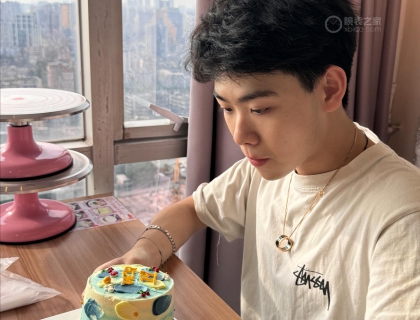 哈哈哈还戴着diy了个生日蛋糕