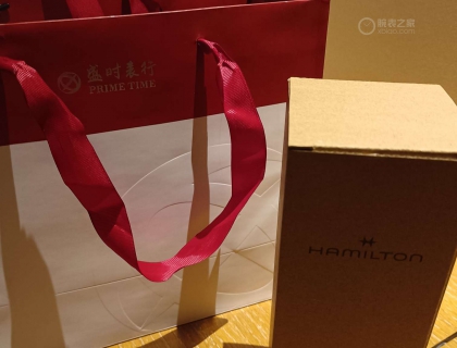 导购送了杯子