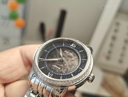 钢带镶钻。
