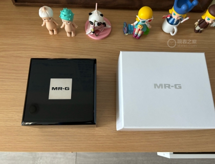 黑色MRG盒子，有点钢琴烤漆的质感