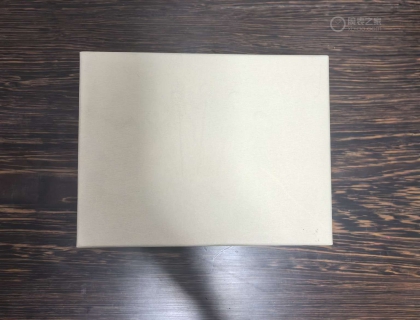 灯光不太好，盒子也有点旧了