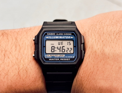 Casio F-105W-1AWJH