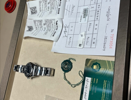 试买的当时我第一眼看种这款就喜欢上它了，当时还有探一黑色选择的，但是我还是觉得这款蓝色好看，就选择它了。