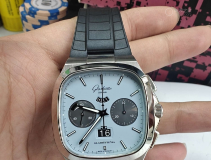 近距离来一张吧，大日历看起来就是直观霸气，这个日历怎么调啊，谁知道吗？