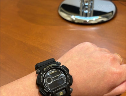 右下角的小金属装饰找不到同款，不知道哪里有的卖…
