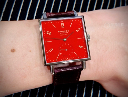 【周一·赤】Nomos·Tetra 421.S2 / 精钢材质 / 33mm表径 / 7.3mm厚度 / DUW 3001自动机械 / 限量175枚