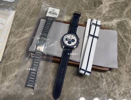 等了几个月，终于等到，同时也订了一根原装的白色nato，这个时候的我还没意识到事情的严重性，沉浸在喜悦中。