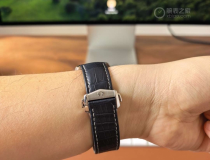 表扣很喜欢，准备再去专柜定一个胶带。海马300保持钢带，150偏正式，还是以皮带为主。