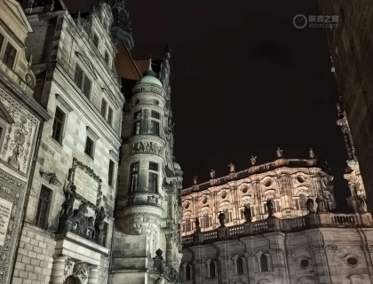 Dresden的夜景很有暗黑风格，这里的建筑大多是二战后重新修复的，而且不是政府出的钱，都是当地企业家们捐助的