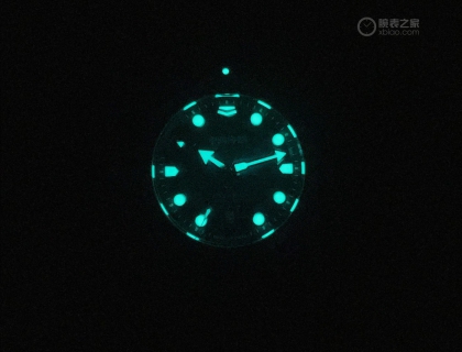 千米防水夜光仅逊色于碳纤维