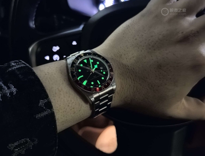 夜光好看，不过还是更喜欢他大哥的蓝色夜光