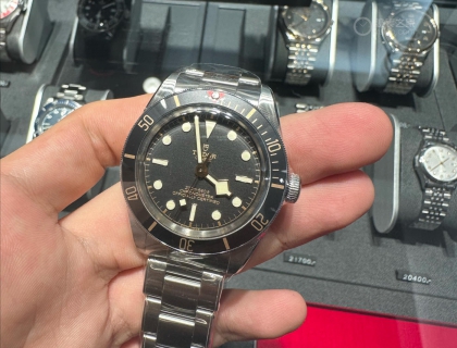 帝舵碧湾1958黑金，姗姗来迟的认证贴