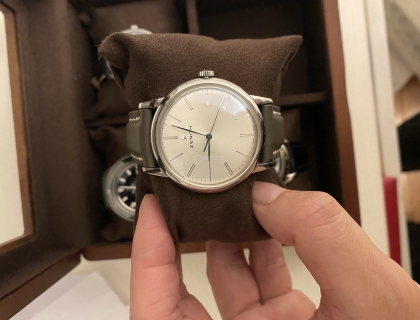 不戴的时候养成归位的好习惯，保护好喜欢的腕表~