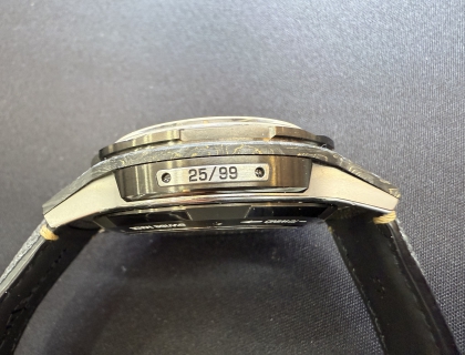 编号25，限量99只。