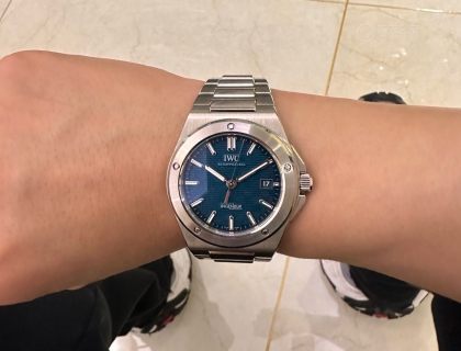 平时喜欢左右手换着戴。