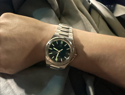 夜光也不错，我早起大概在清晨的阳光下站了2分钟后的效果。
