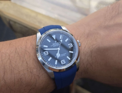 探险家1是36mm。我是个身材比较魁梧的人却一点没有觉得它小。真的是越看越喜欢。
