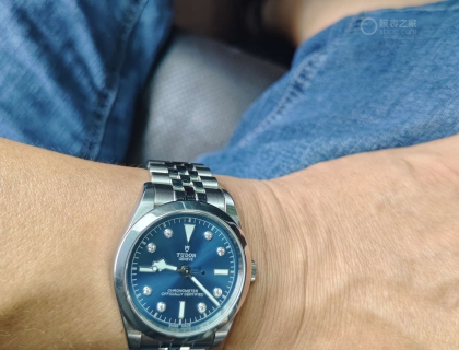 上手很舒服，小表径也不显小，其实我有185腕周。
