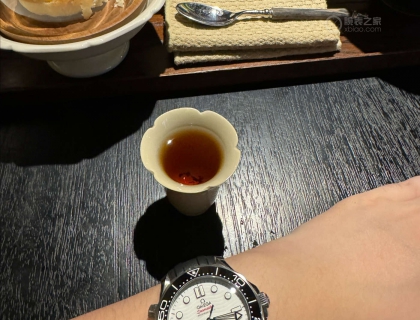 在灯光下显得格外好看哈哈