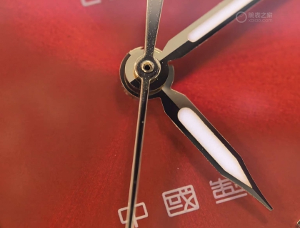 秒针上很多白色点点，疑似是氧化