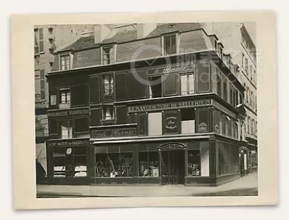 1880 年，爱马仕 (Hermès) 位于圣奥诺雷郊区 24 号