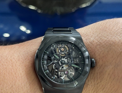 你细看，10点位小秒盘设计得像一个迷你仪表盘吧