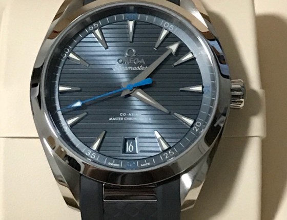 留学党 吃土打工 终于入手电阻 新Aqua Terra 8900