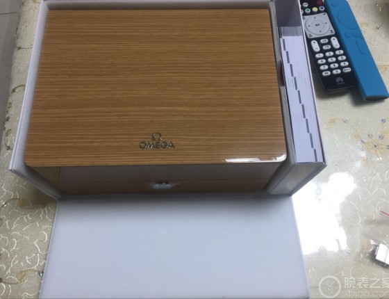去买面包，结果买了国行蓝黑圈