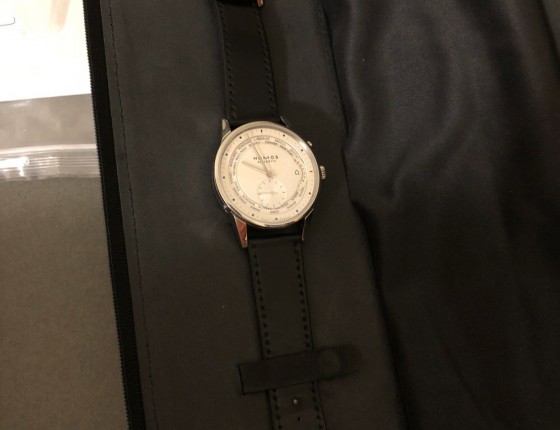 入手nomos zurich 世界时