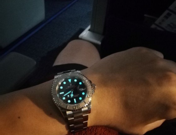 入手一个月的蓝面游艇，非常适合夏天戴