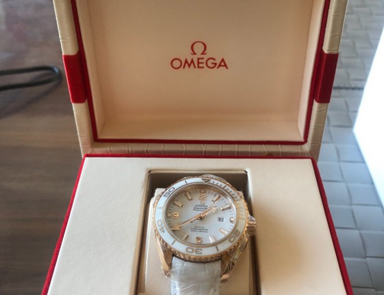 几经波折终于让老婆拥有欧米茄海马系列海洋宇宙腕表⌚️
