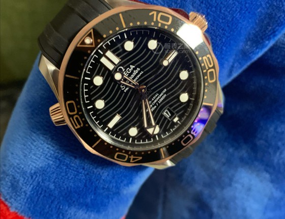 欧米茄间金海马300米简单聊聊