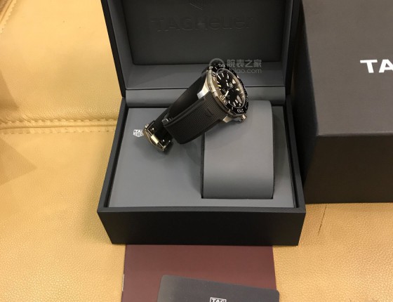 豪雅竟潜300，表盘41。