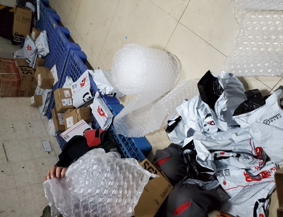 中了蓝色的毒，一个月连入2块潜水蓝