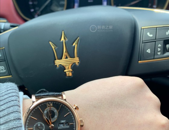 越发觉得劳力士的香 找朋友入手间金黑