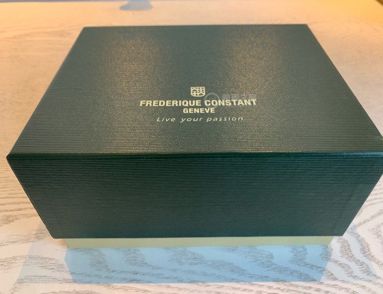 入手康斯登金小秒针，干净简洁正装不错选择。