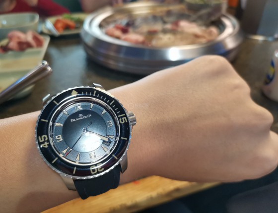 深邃又珠圆玉润的黑色小钛钛，带着你去吃吃吃、玩玩玩、买买买！
