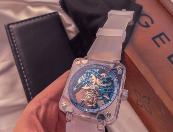 极致透明的蓝宝石腕表