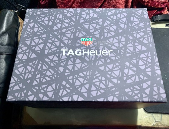 泰格豪雅~竞潜棕色玳瑁特别款