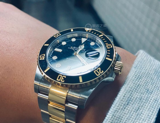 今年任务完成，入手新款间金黑，年轻人喜欢什么就买吧