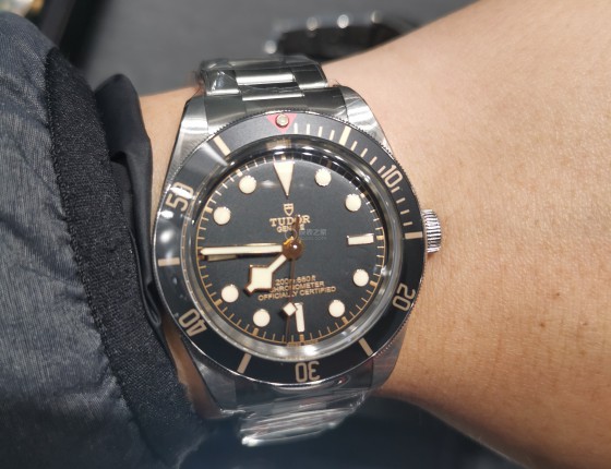 Lonely night with Tudor BB58 navy blue