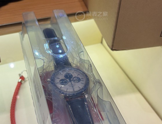 牛年大年初一上海南京东路提货史努比登月50周年超霸