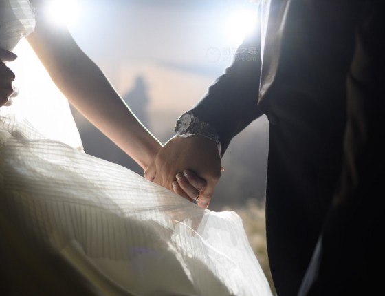 分享几张去年结婚时小欧的美照